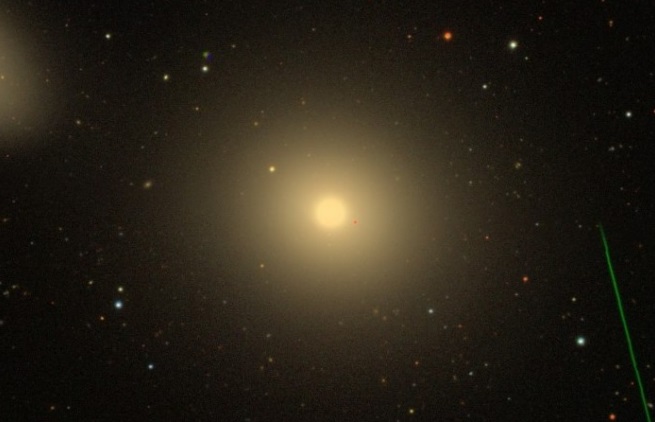 La Galaxie elliptique M105 dans la constallation du Lion